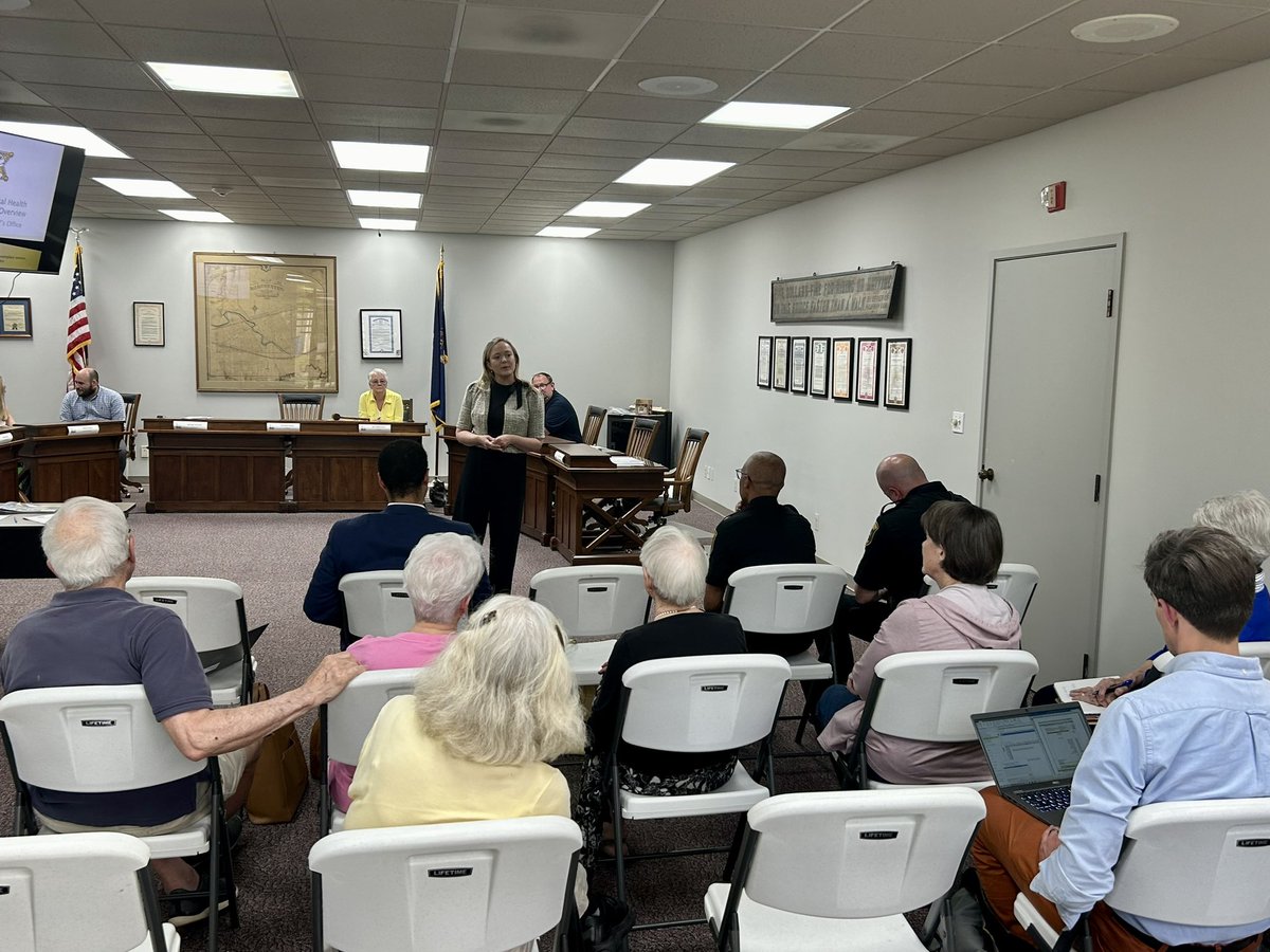 In Manchester tonight with Commissioner Beeman and Commission Chair Hodge talking to community members about the mental health and public safety millage. 

Excited to have the Mobile Support Service Vehicle out in the Western side of Washtenaw!