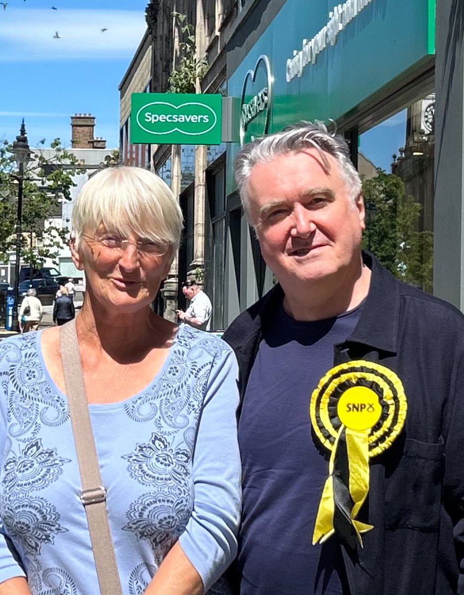 MrJohnNicolson's tweet photo. Best food forward in my new campaigning shoes (thanks Juliano) as I join these top teams out and about meeting folk in #Alloa #Glenochil &amp; #Fishcross Thanks to everyone we met who stopped to chat! #AlloaAndGrangemouth https://t.co/vl2gwU0ZUE