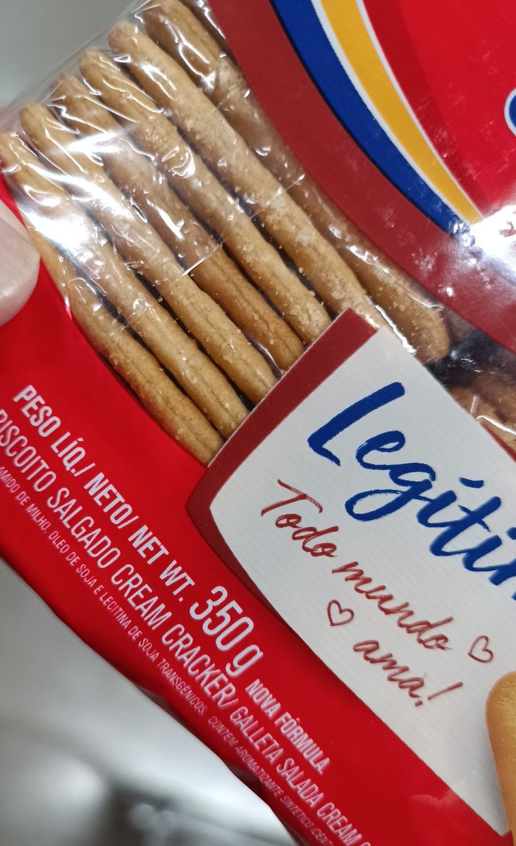 EduStilo's tweet photo. A cream cracker é só diminuindo de tamanho e aumentando o preço. Tá difícil..
 Até o fim do ano vai se tornar um club social, certeza. https://t.co/vHI5xCi1cR