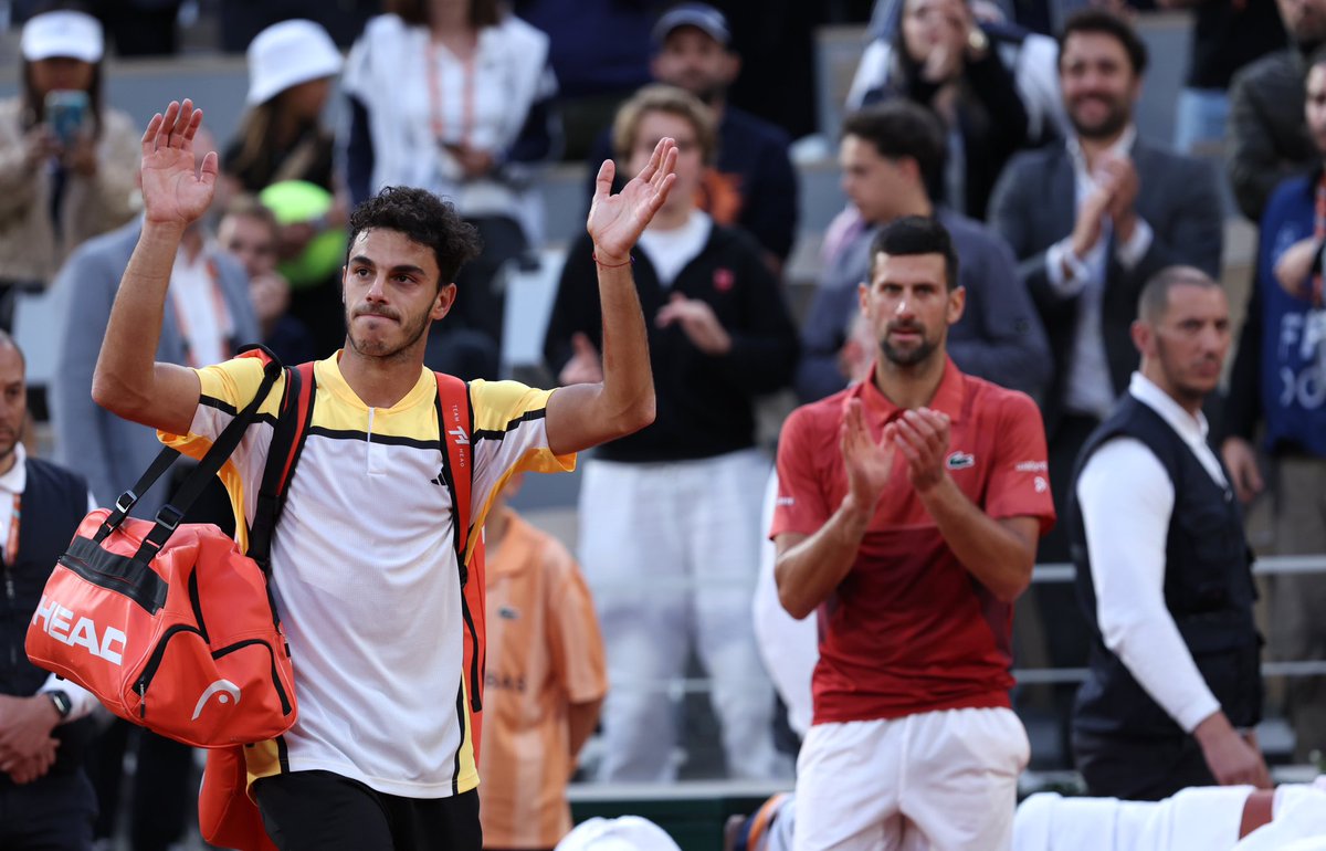 FranCerundolo's tweet photo. Este deporte es una locura. Que manera de luchar. Me voy vacio de @rolandgarros habiendolo dado todo nada mas y nada menos que contra el mejor @DjokerNole 👏👏
Gracias por el apoyo incondicional que me dieron y me dan! No tengo palabras. Esto sigue❤️🙌🇦🇷
📸: Emmanuel Dunand https://t.co/rdaI9YZdoo