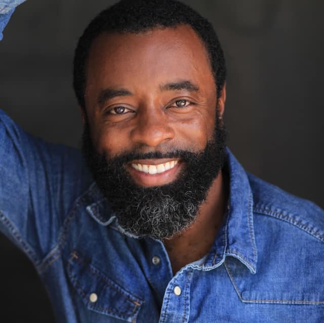 JaFleuTheArtist's tweet image. The legendary @JEVONWHITE  breathes life to the character of "Old Man" as he stars in @exhibittreal    animated short film "Mo'Nah Lisa" streaming on youtube this Friday!
waatchtraltoonz.com