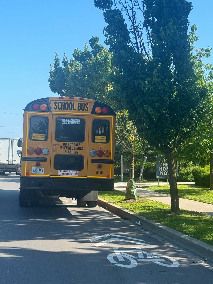 StoptionalTO's tweet image. On Wilmington, by Sheppard 🚌 #stoptionalTO #bikelane #drivesafe #wtf @TheBikingLawyer