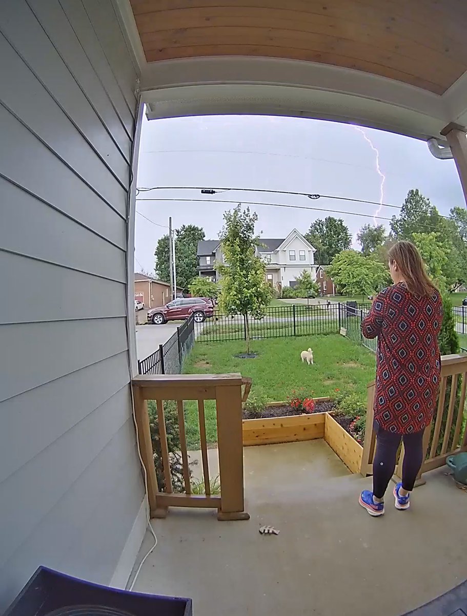 eripalaz's tweet photo. Here’s a little lightning strike in East Nashville between downpours! @NashSevereWx https://t.co/YFlACPYCqo