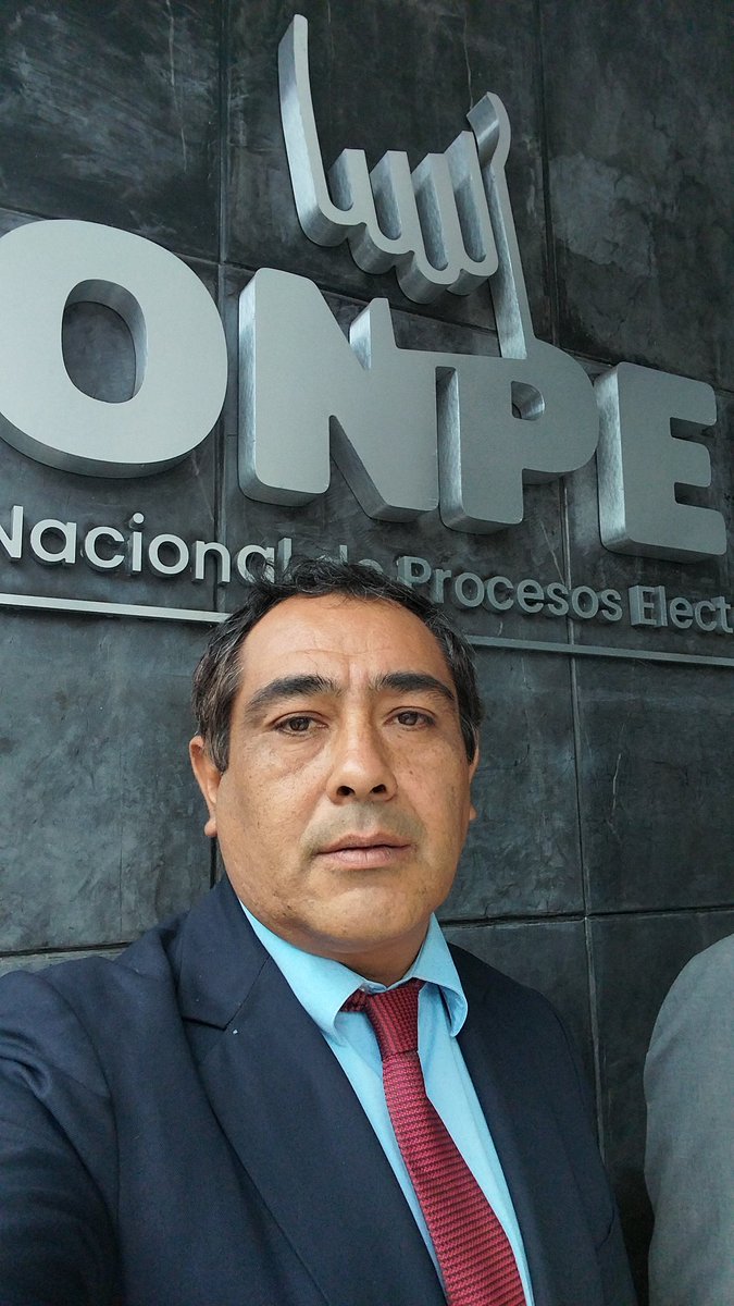 KarlHernandezM1's tweet photo. Llegamos a la Onpe para comprar el kit Electoral de Revocatoria. https://t.co/YzT1Ndc8W5