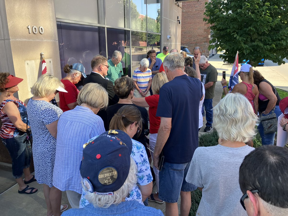 TomLanghorne's tweet photo. Crowd outside The Foundry forms a prayer circle. Rascher declined to comment on her testimony. No word yet on hearing outcomes. https://t.co/YlJMVogYTy