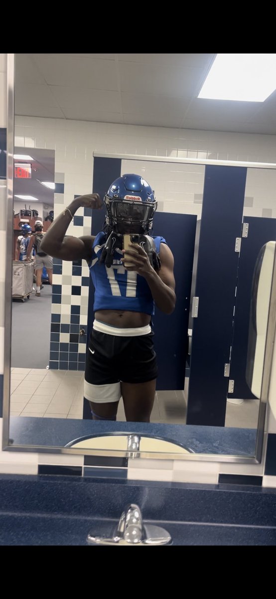 monti_baker's tweet photo. Thank you @DubuqueFootball. With that being said my recruitment is open with 3 years of eligibility left.

6'0 188
Cell Phone 608-220-8841
Email - Damontibaker.baker13@gmail.com https://t.co/iaapaAvbsB