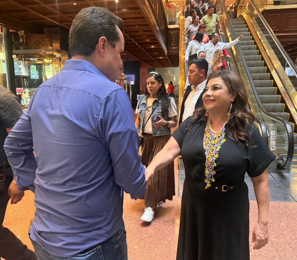 ¡Misión cumplida!

Ganamos la #CDMX de forma contundente... con todo, amiga <a href="/ClaraBrugadaM/">Clara Brugada Molina</a> 

#EsteSoyYo <a href="/Candelaria___/">Carlos Candelaria</a>
#EleccionesMéxico2024