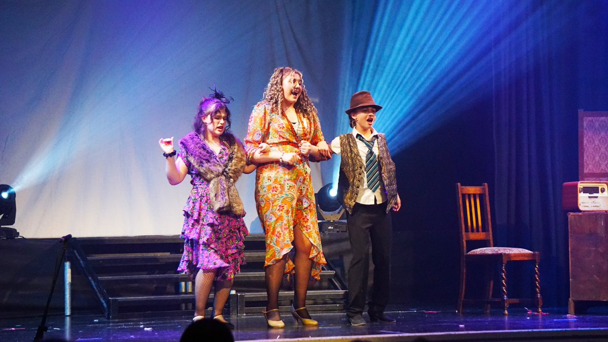 MissGibbs_'s tweet photo. I had the best half term doing what I love with my awesome theatre school students, their parents and our amazing team ❤️ Annie 2024 🎭 @Kre8tiveTheatre #production #theatreschool #anniejr #musicaltheatre https://t.co/9eKkCbf8xP