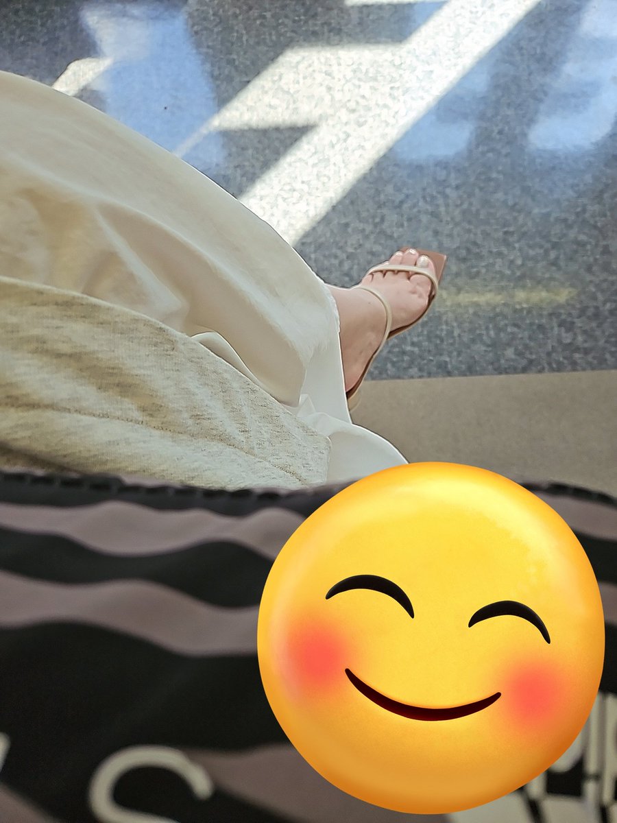 chisato_shoda's tweet photo. 行き馴れたスタジオに向かうのに乗り換えを間違えてからホームも違うし、見たことがない出口に出たり現場までの景色が変わって新鮮な気分を味わえた🤣　行ってきまーす https://t.co/hVSfdyHlDu