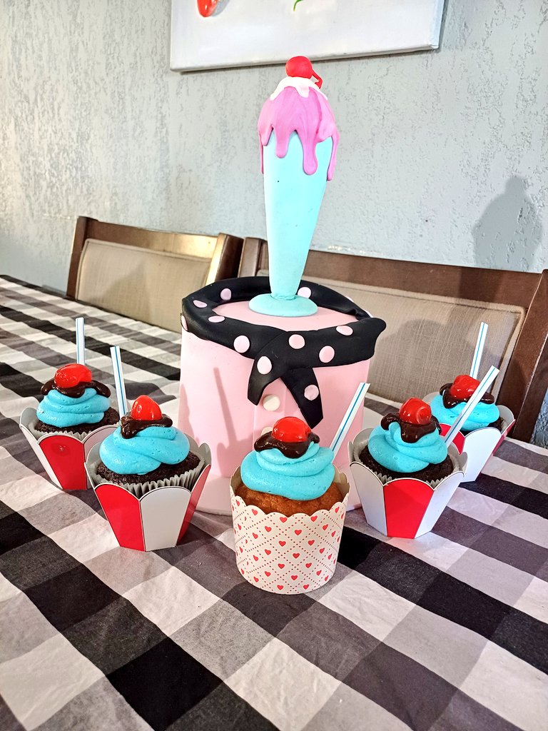 Santa_Pastelera's tweet photo. #Grase #Cake #cupcakes
#movie en Santa Pastelera los hacemos con amor 💖 😇 y la temática que más te guste!
Zanahoria con queso crema, chocolate con dulce de leche 😋 https://t.co/pjr8Vsb6Mo
