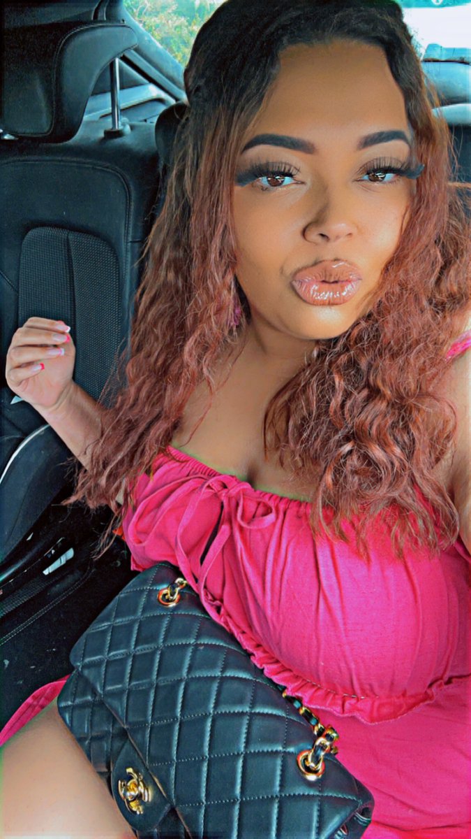 SpiceyMix's tweet photo. #gagcitymanchester #babrz @NICKIMINAJ #pinkfriday2takeover @PF2tour💗💕💞🎀🦄💘💝 Thankyou so much you have made my dream come true I love you so much Nicki 🎀🦄 … https://t.co/bsZSiSSDbP