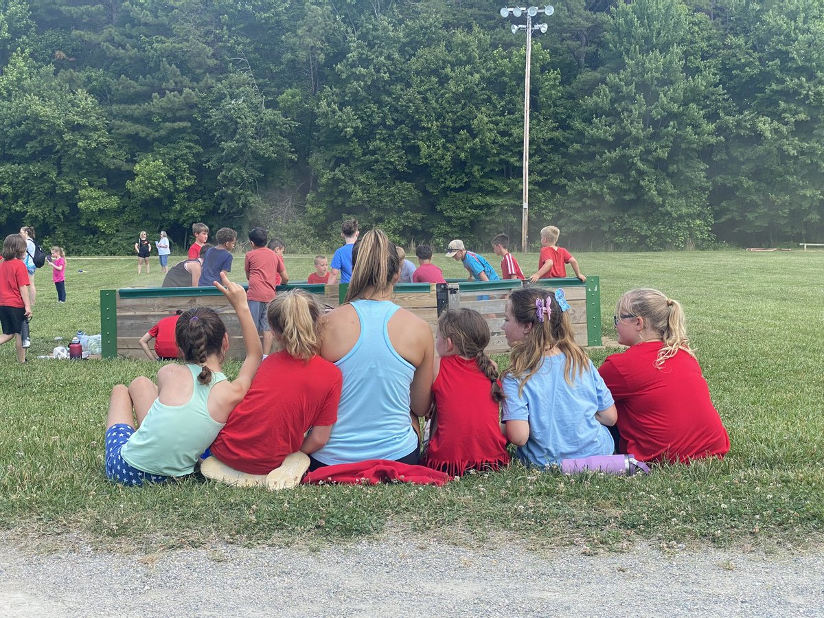 GES_JenCarr's tweet photo. Soaking up the last few days of 3rd grade with these sweet kids!   @GES_lions https://t.co/1Zrfg9iheu
