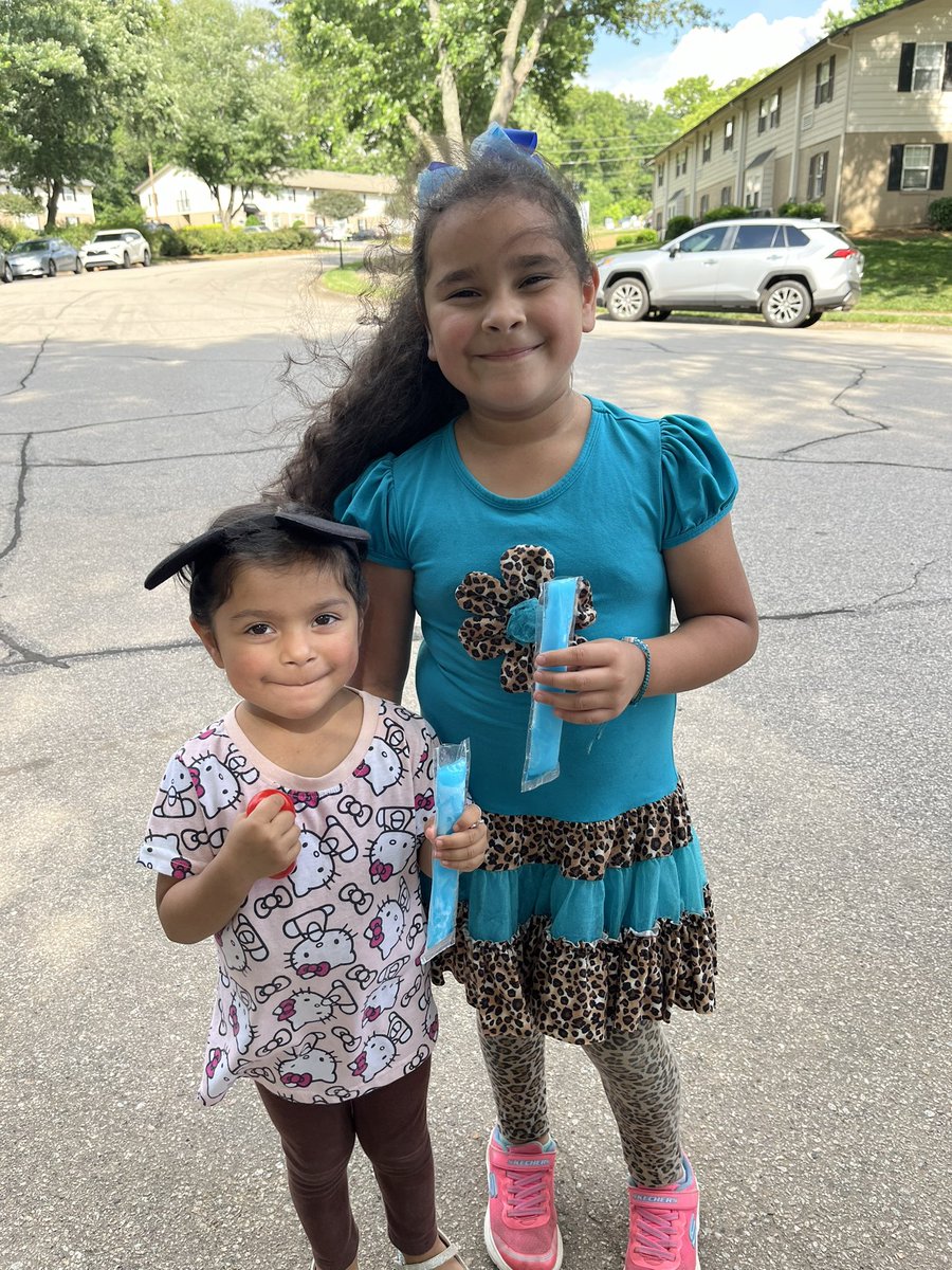 FWESIBPYP's tweet photo. Love taking FWES on the road to our students and families…. Books, summer fun items and popsicles! Along with supply lists and calendars for the grown ups! #fweslearningbyheart❤️ https://t.co/Kyuj93kq4R