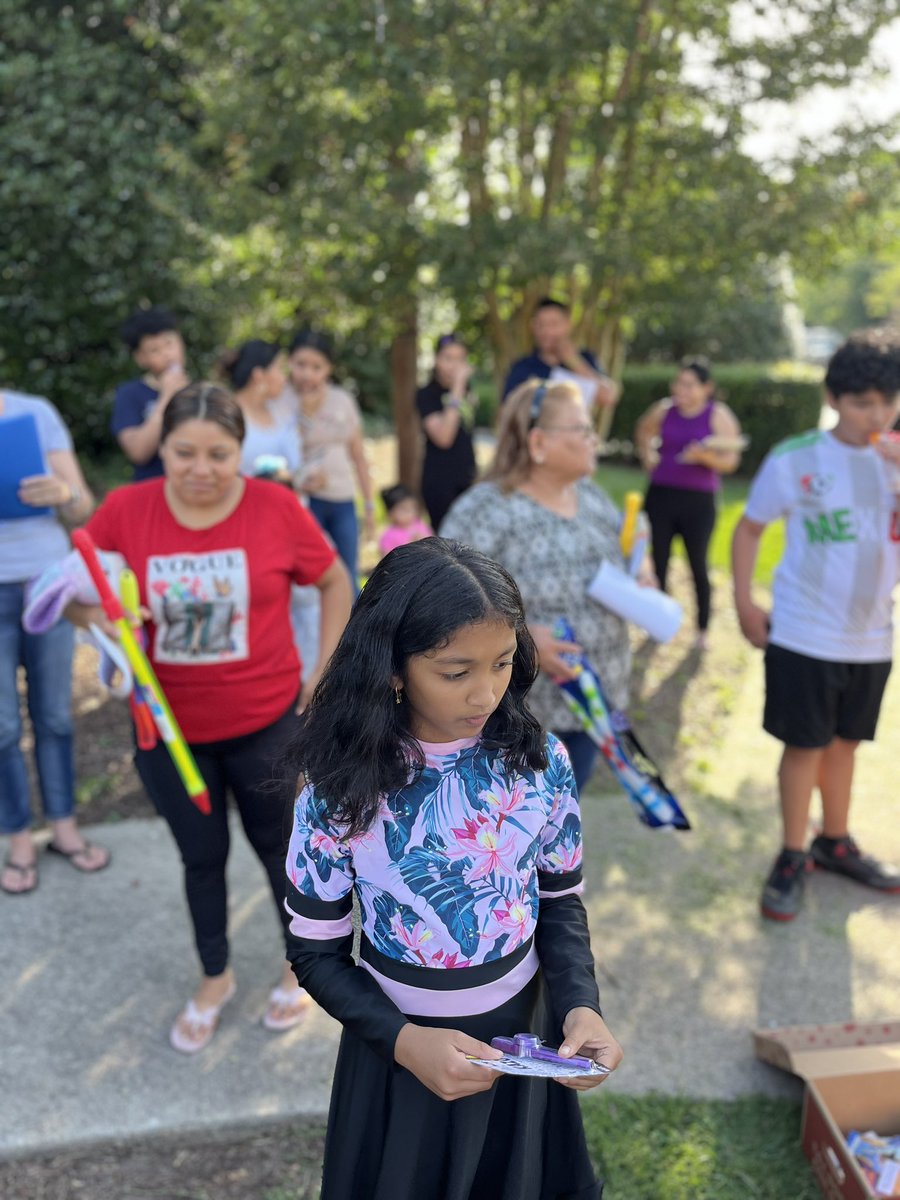 FWESIBPYP's tweet photo. Love taking FWES on the road to our students and families…. Books, summer fun items and popsicles! Along with supply lists and calendars for the grown ups! #fweslearningbyheart❤️ https://t.co/u4Q486gyrb