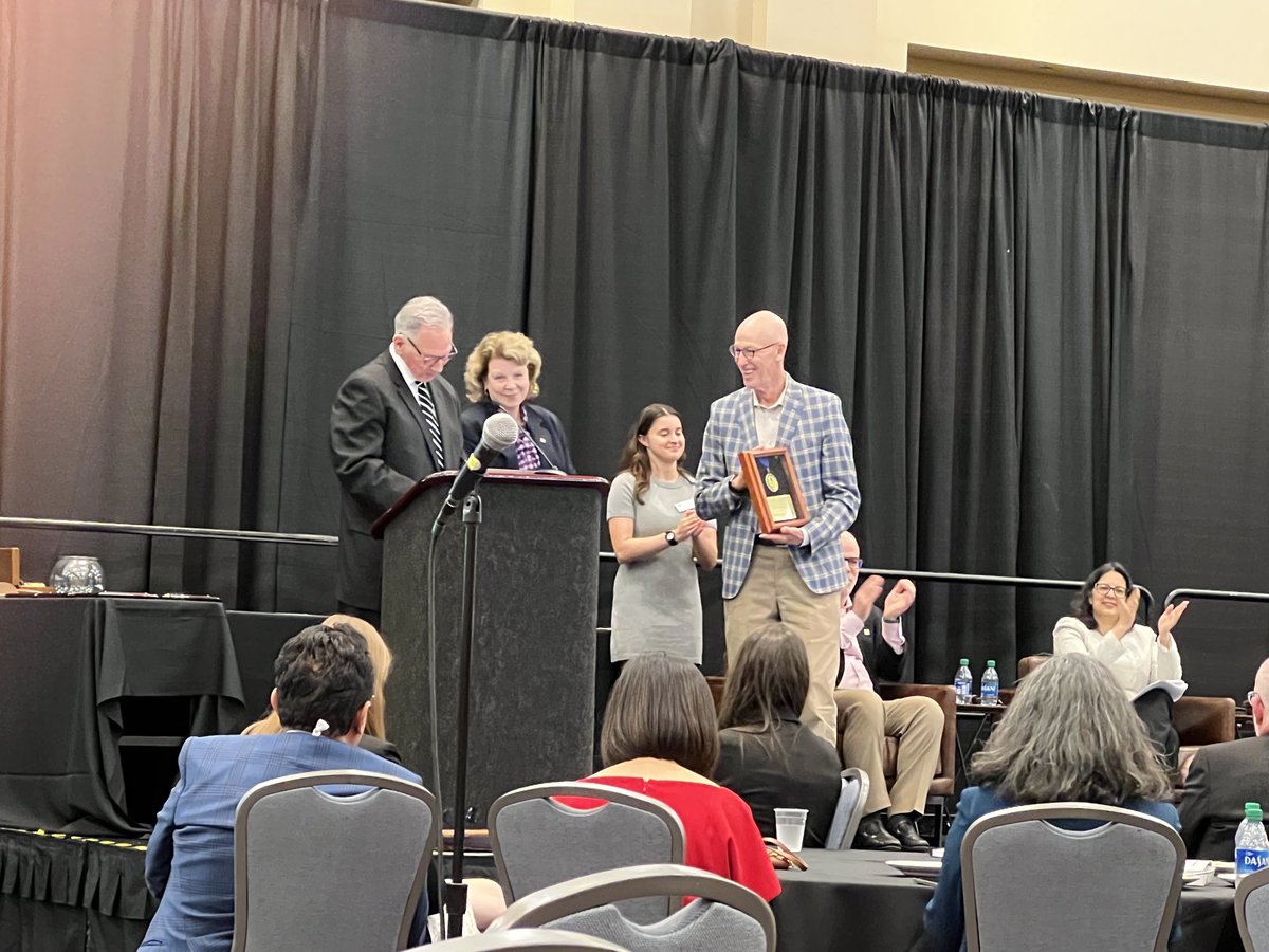 Emily Blumberg (@emilyblumbergmd) on Twitter photo Congrats to <a href="/mannonmom/">Roslyn Mannon (moving to Bluesky as mannonmom)</a> and Ken Newell for the #AAKP achievement award <a href="/AST_info/">American Society of Transplantation (AST)</a> #ATC2025 Congrats to <a href="/mannonmom/">Roslyn Mannon (moving to Bluesky as mannonmom)</a> and Ken Newell for the #AAKP achievement award <a href="/AST_info/">American Society of Transplantation (AST)</a> #ATC2025