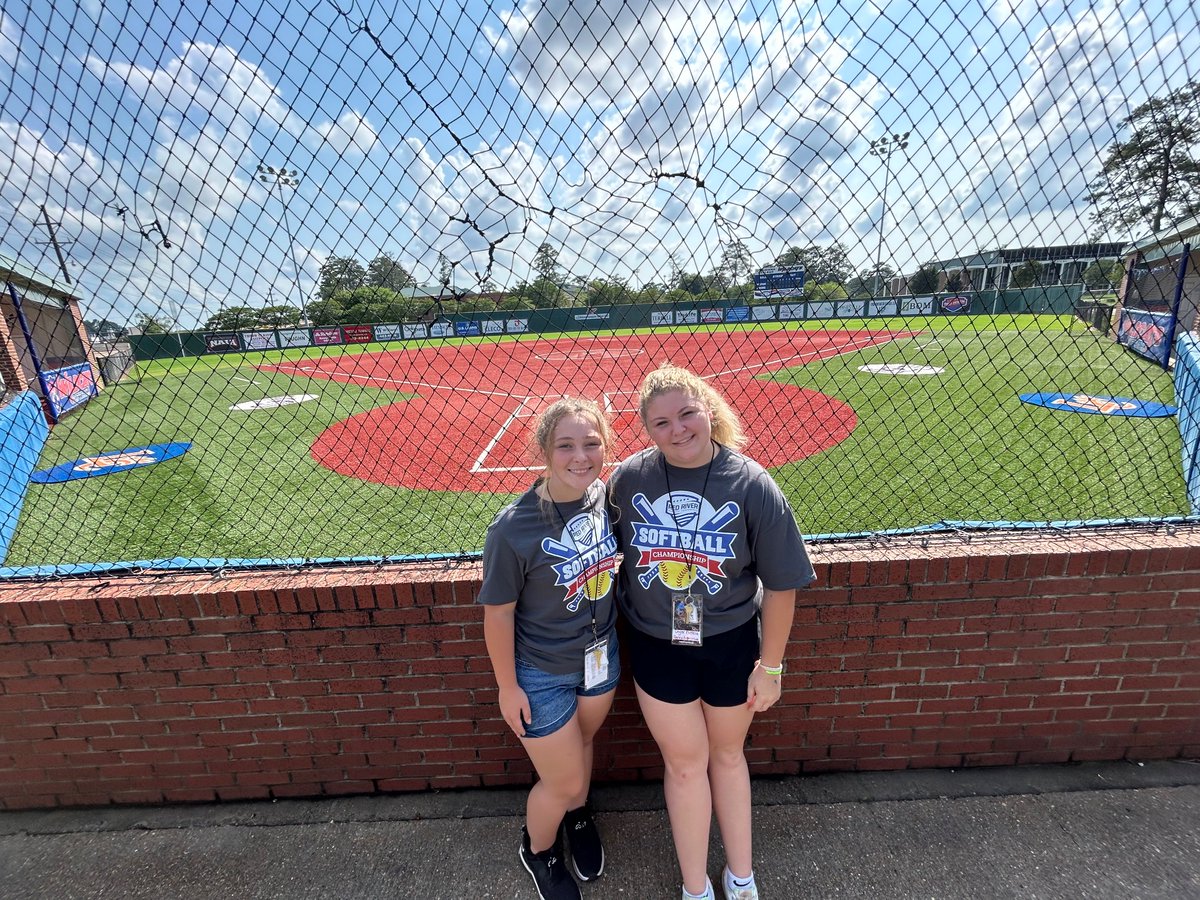 AnnabelleBooko2's tweet photo. So thankful for the hospitality at @LCU_sftball this afternoon, had a great time checking out the softball facilities and meeting Coach @BarryRo06643494. Looking forward to a great week at church camp on the LCU campus for the rest of the week! https://t.co/hi5IgwdOiT
