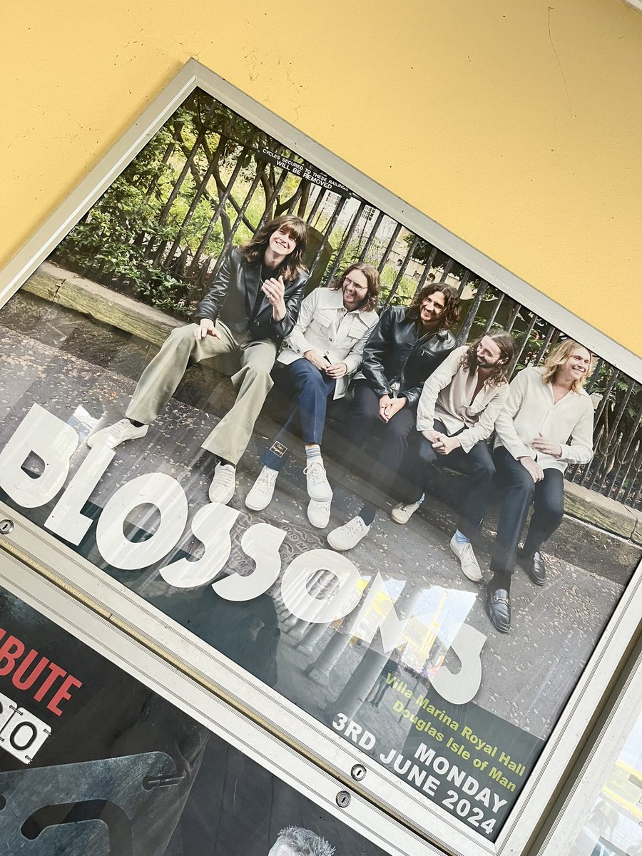 Lucyyyyy_'s tweet photo. @BlossomsBand gig #4 and finally on my home turf! The best night 🕺🏼 #GARY https://t.co/OzXQlTh2nO