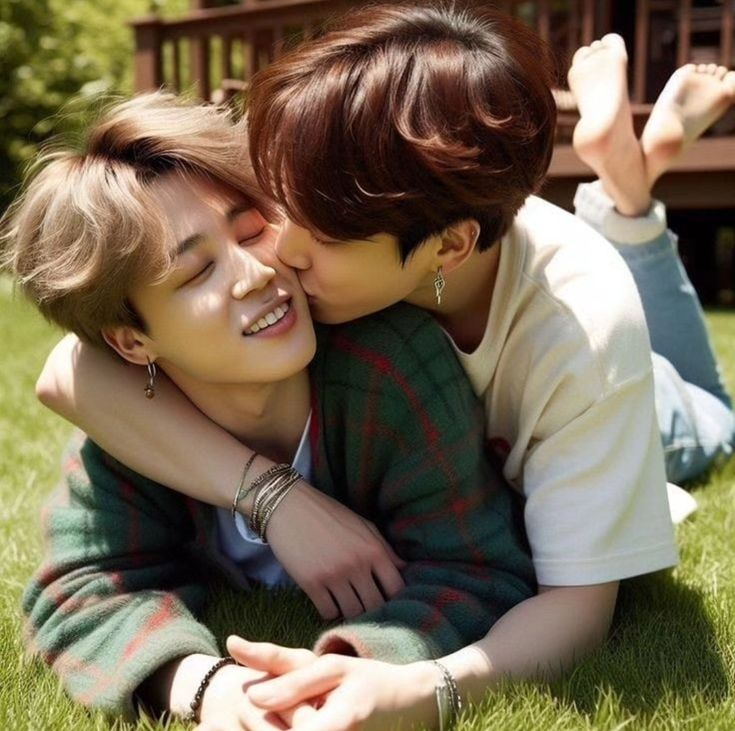 Jiminie45M's tweet photo. Aproveitando que vcs estão aparecendo... minha autora quer criar um grupo no Wpp pra avisar algumas coisinhas, soltar uns spoilerzinhos e conversar ✨Alguém teria interesse em entrar? Comentem aqui, meus amores! 

Ps.: Fiquem com essa fotinha de um dia de muiiuito grude kkkk 🤍 https://t.co/p4l4Fg8m5A