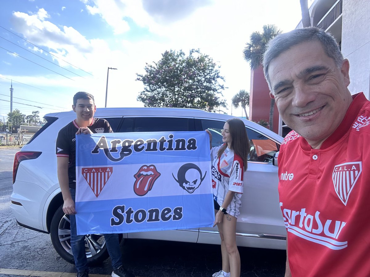The Rolling Stones en Orlando. ⁦<a href="/clublosandes/">Club Los Andes</a>⁩ ⁦<a href="/ciroylospersas/">Andres Ciro Martinez</a>⁩ ⁦<a href="/LaQueFaltabaa/">Micky Rodriguez</a>⁩ ⁦<a href="/RollingStones/">The Rolling Stones</a>⁩ negociando con Keith para que vengan de teloneros a la vuelta de Los Piojos. ⁦<a href="/maipaulone/">Mailén</a>⁩