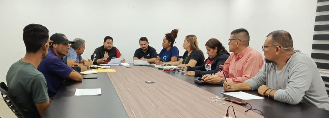Nuestro camarada <a href="/WBenavides_MRT/">Williams Benavides</a> Secretario General Nacional, junto a miembros de la DN se reunieron con el Estado Mayor del Bloque <a href="/centralmrt/">@Bloque_CentralMRT</a>, con el objetivo de afinar detalles en el marco del 1x+ TUPAMARO.

<a href="/NicolasMaduro/">Nicolás Maduro</a>
#SanciónCero