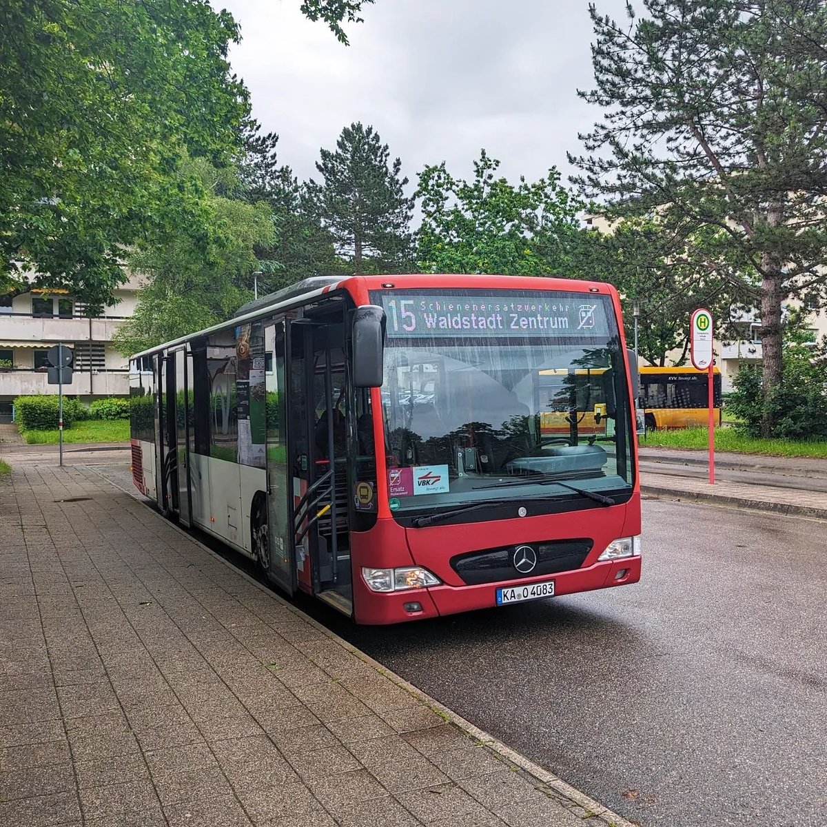 _OSI4_'s tweet image. Die Pfingstferien sind vorbei, damit auch eine Menge Arbeit für uns.

Mit unseren Bussen (u.a. auch ein Leihwagen) und starken Partnern haben wir auf den Linien 12 und 15 etliche Kilometer für die Verkehrsbetriebe Karlsruhe zurückgelegt während an der Bahnstrecke gearbeitet wurde
