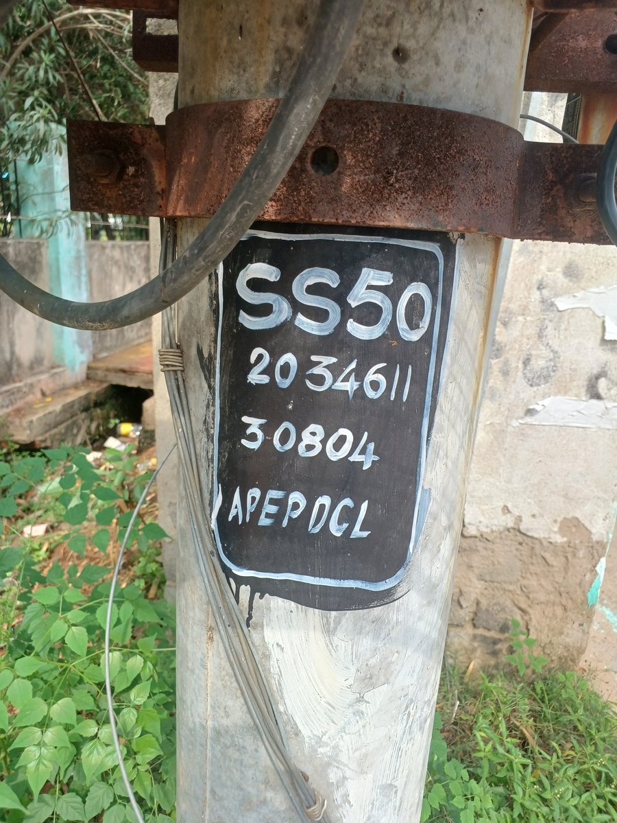 pabilash6's tweet photo. Dear @APEnergySPDCL @CollectorKakin1 today I Have seen one Electrical cable from the fuse point is transmitting power without any insulation frames also it is fitted 1 meter above from the ground level please do some arrangements to rectify it. Thank You. https://t.co/2NPdV8A07W