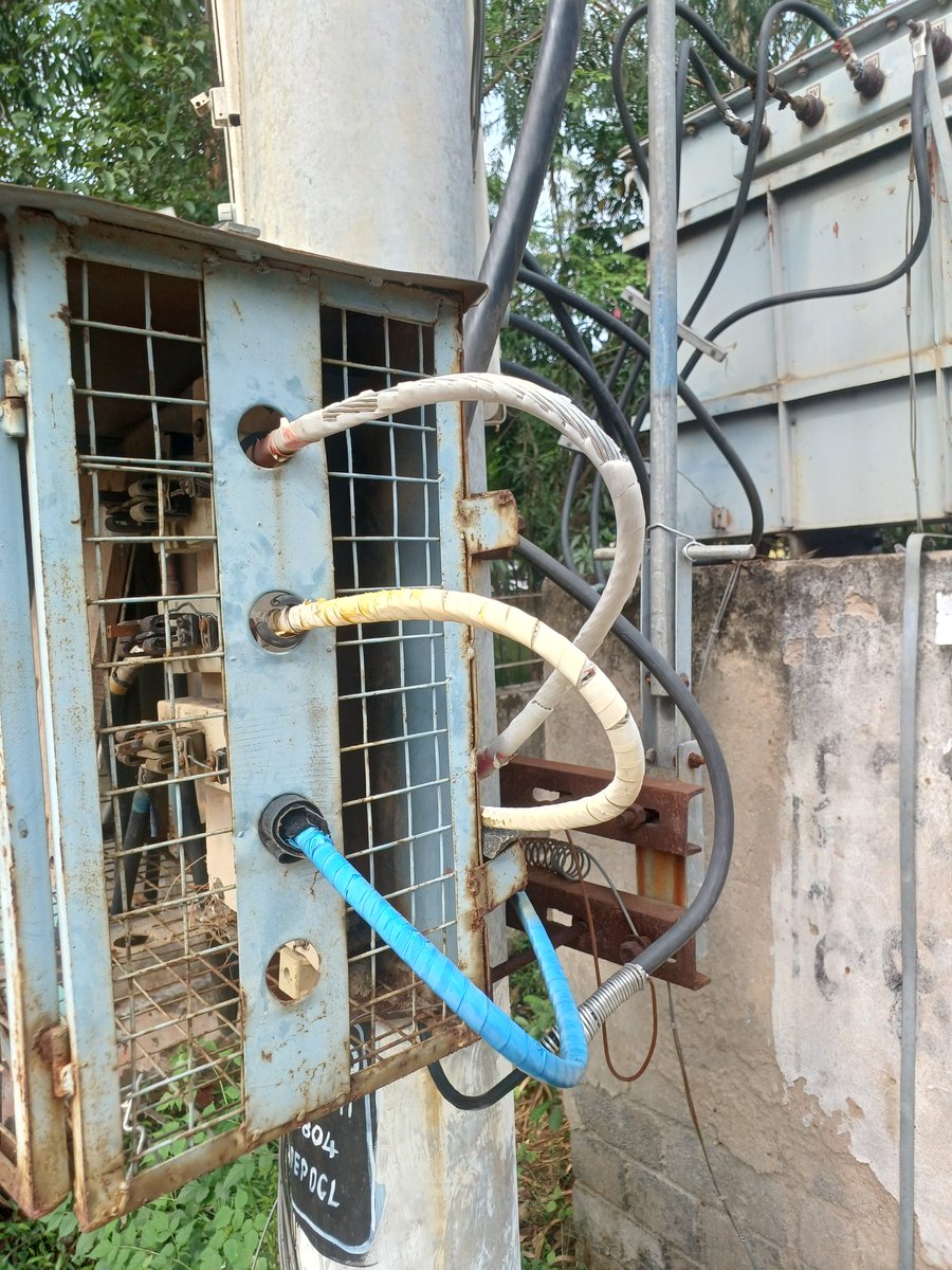 pabilash6's tweet photo. Dear @APEnergySPDCL @CollectorKakin1 today I Have seen one Electrical cable from the fuse point is transmitting power without any insulation frames also it is fitted 1 meter above from the ground level please do some arrangements to rectify it. Thank You. https://t.co/2NPdV8A07W