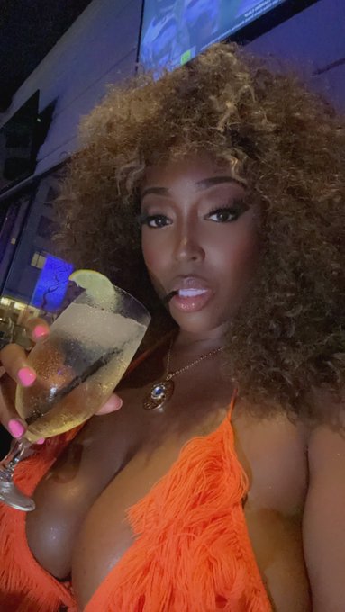 Cheers to @theestallion for an amazing show tonight in #ATL https://t.co/PEMHxu01f3<a class="tags" href="/tag/theestallion">@theestallion</a><a href="/tag/atl"class="tags"><span>#atl</span></a>