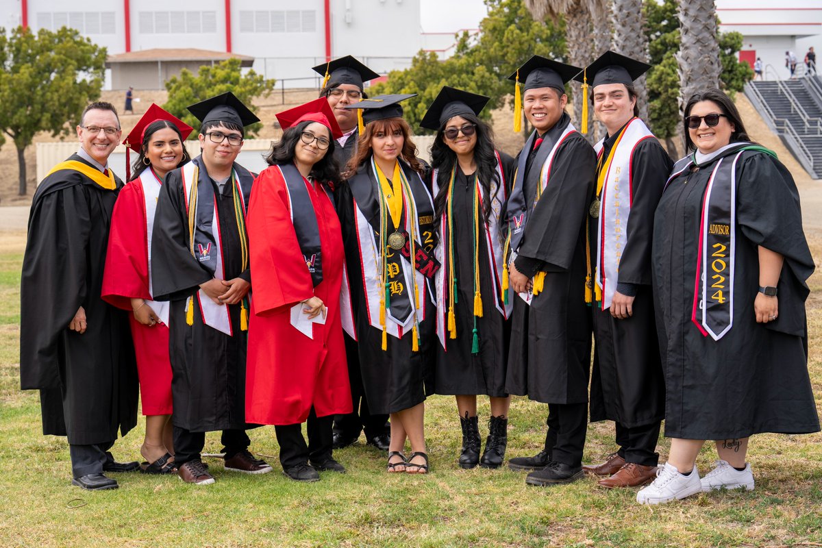 SUHSD's tweet photo. 🎓 Celebrating the Class of 2024! Castle Park High Trojans had an incredible graduation ceremony! Congrats to our seniors and thank you to all who supported them. Once a Trojan, Always a Trojan! #ClassOf2024 #SUHSD https://t.co/uvCfrjJ82F