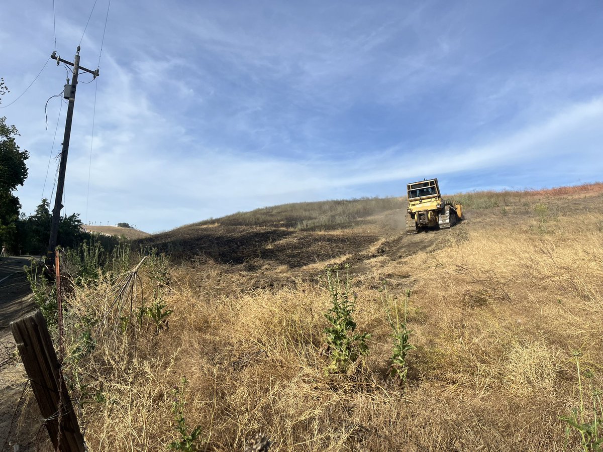 calfireSCU's tweet photo. #PattersonFire [update] near Patterson Pass Rd X N Midway Rd in the Altamont (Alameda County County) remains at 95.5 acres and 75% contained. Firefighters continue to mop up and reinforce control lines. #CALFIRESCU
@AlamedaCoFire https://t.co/wN4MpADLT0