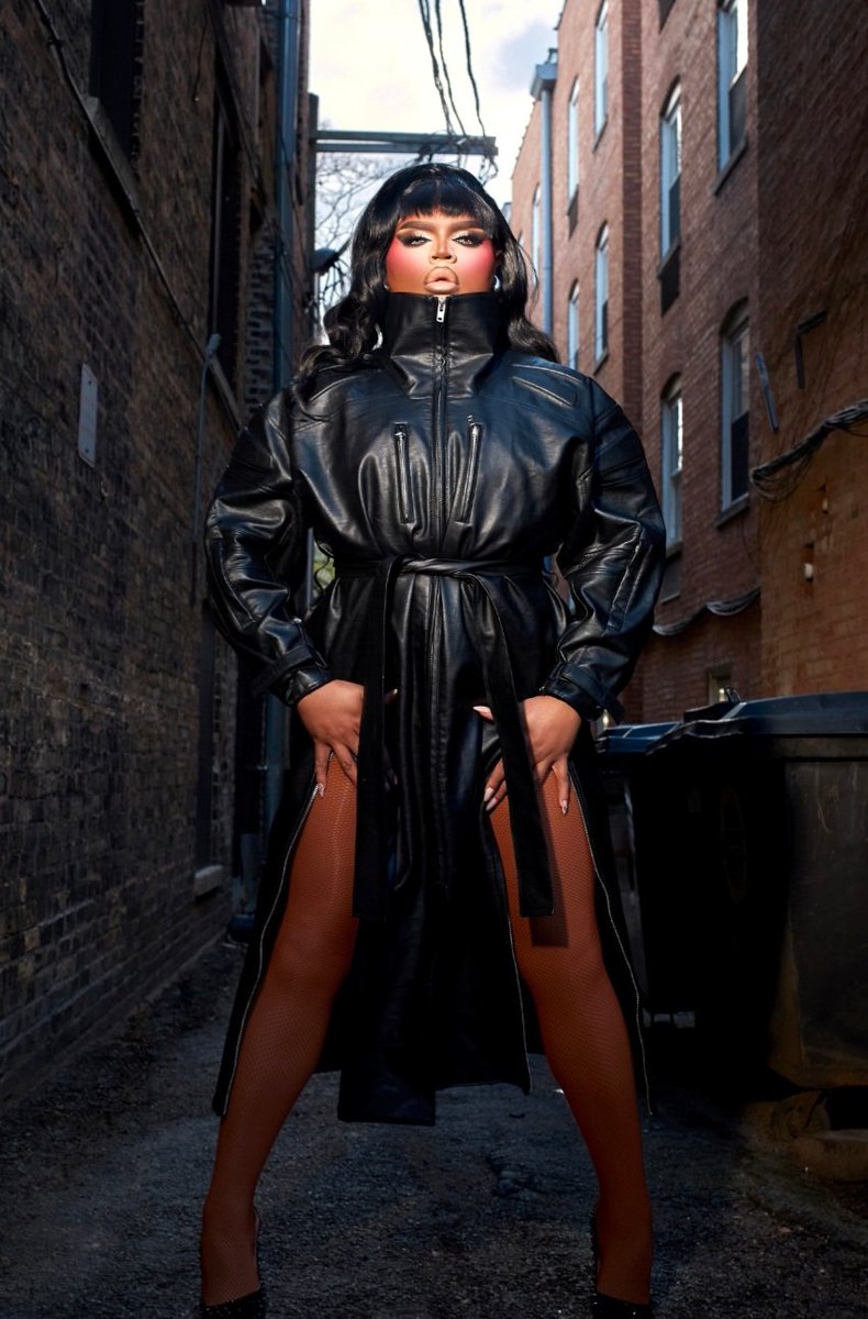Clorburn's tweet photo. Can you tell the difference... #dragrace #KandyMuse #DrWho https://t.co/UyNIbEV0mz