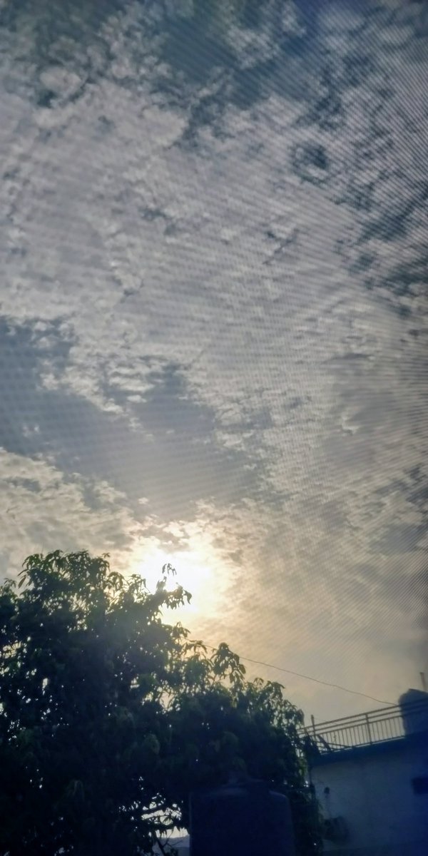Smriti12_6's tweet photo. Give this world Good Energy.
#morningmotivation
#peacetoall #tranquality
#sunrise https://t.co/L50IGWgrLu