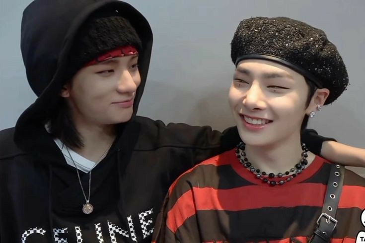 notwhotf's tweet photo. Hyunin mini au | “Feliz aniversario”

donde Hnjn y Jngn son amigos a distancia; simplemente un abrazo sería suficiente. https://t.co/o7IDCjSvC1