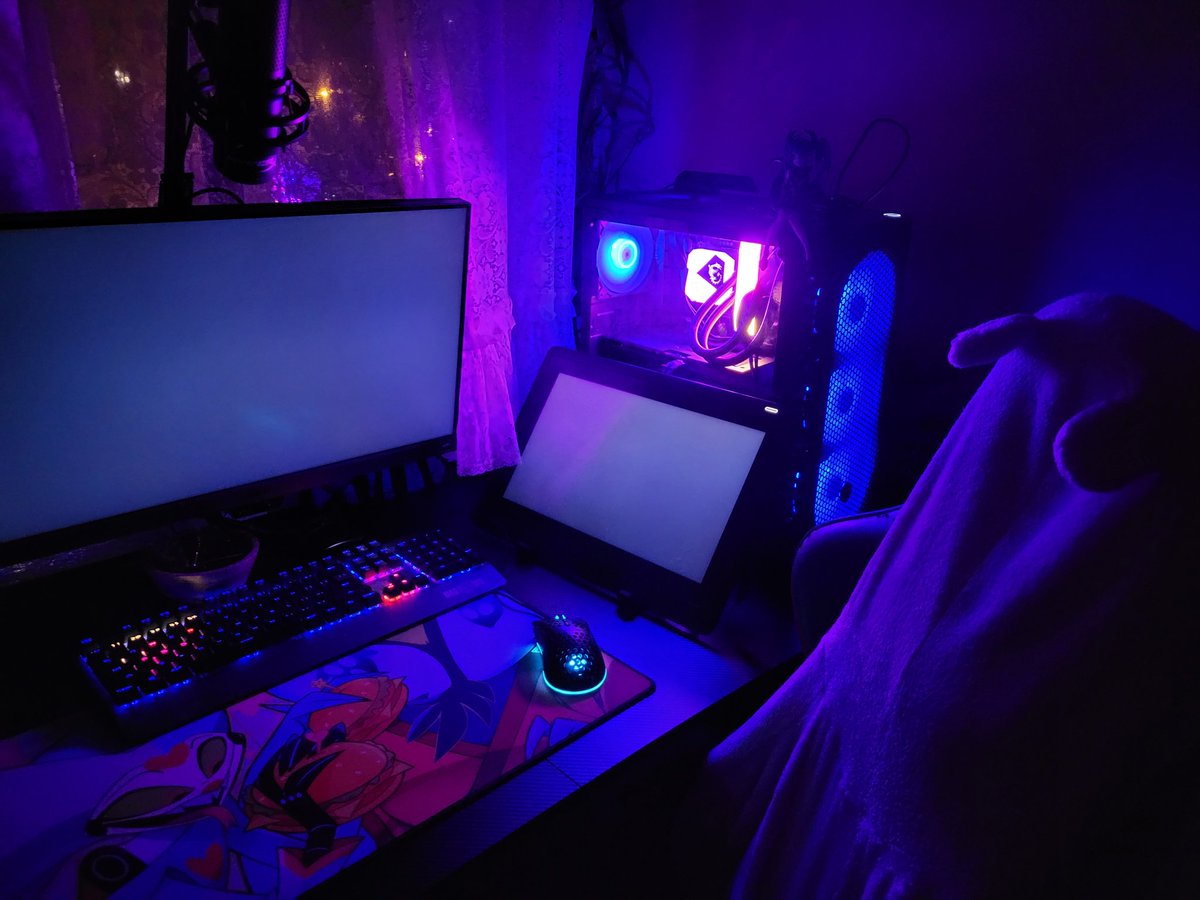 NeNoTheCryptid's tweet photo. Guess who finally build herself a new pc cos the laptop was begging for mercy and will be going back to streaming after finishing drivers license course~
#cryptidvtuber #envtuber #pcsetup #artist https://t.co/eA84vl5VP7