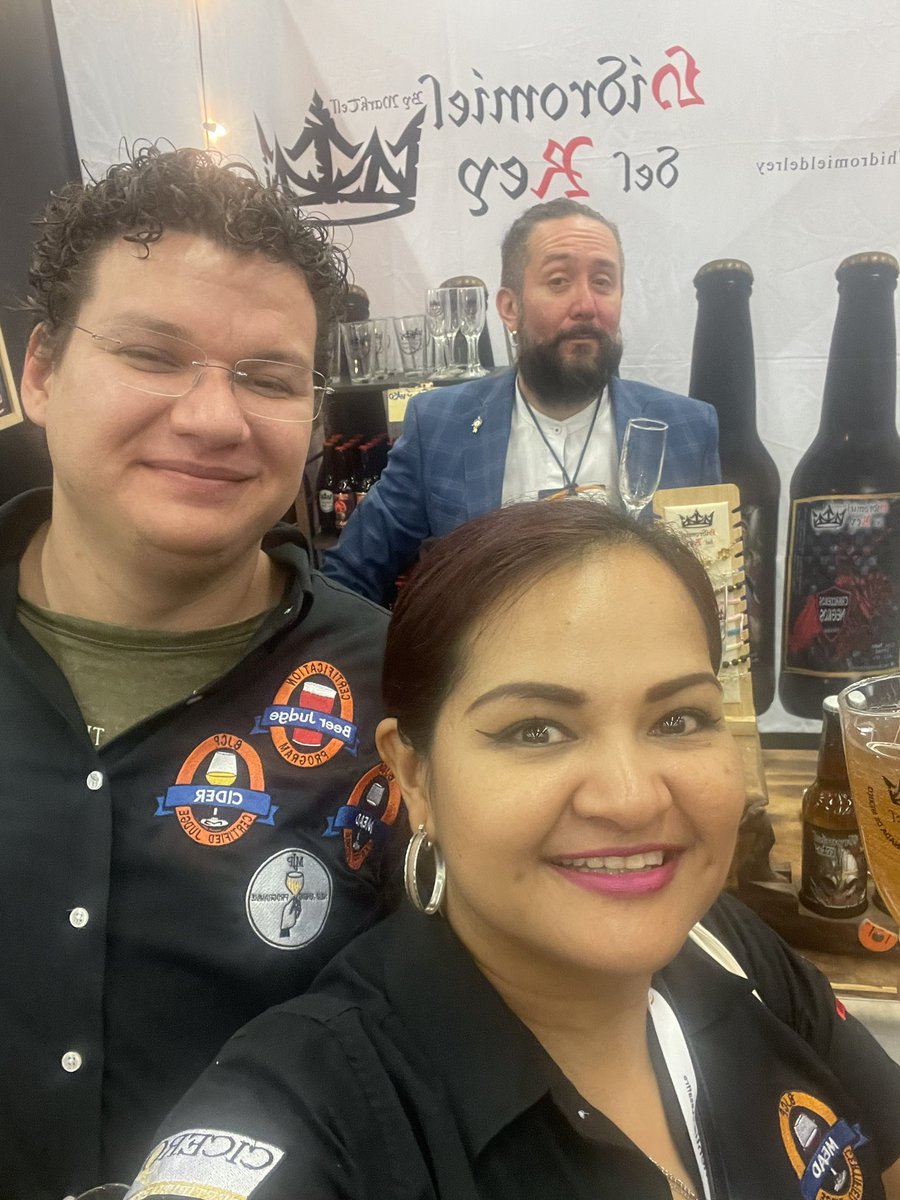 elbacf's tweet image. Con @SrPoder probando hidromieles