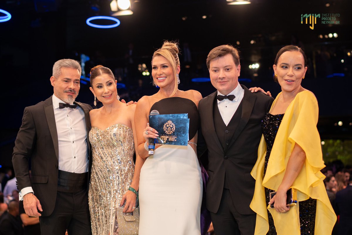 Momentos especiais de uma noite inesquecível! 💚✨

Special moments from an unforgettable night! 💚✨