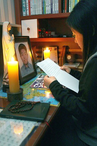 ล่าสุดมีซีรีส์ #เกมพีระมิด #Pinramid เกี่ยวกับการบูลลี่ในโรงเรียนหญิงล้วนที่ทุกคนในห้องจะถูกตัดสินจากโหวต ใครอยู่ต่ำสุดจะโดนบูลลี่เดือนนึงโดยที่ไม่มีใครช่วย ชีวิตจริงก็น่าตกใจไม่แพ้กันเพราะมีเด็กอายุ 13 คนนึงถูกเพื่อนบุกไปแกล้งถึงบ้านจนทนไม่ไหวตัดสินใจโดดตึกฆตต.(มีต่อ)