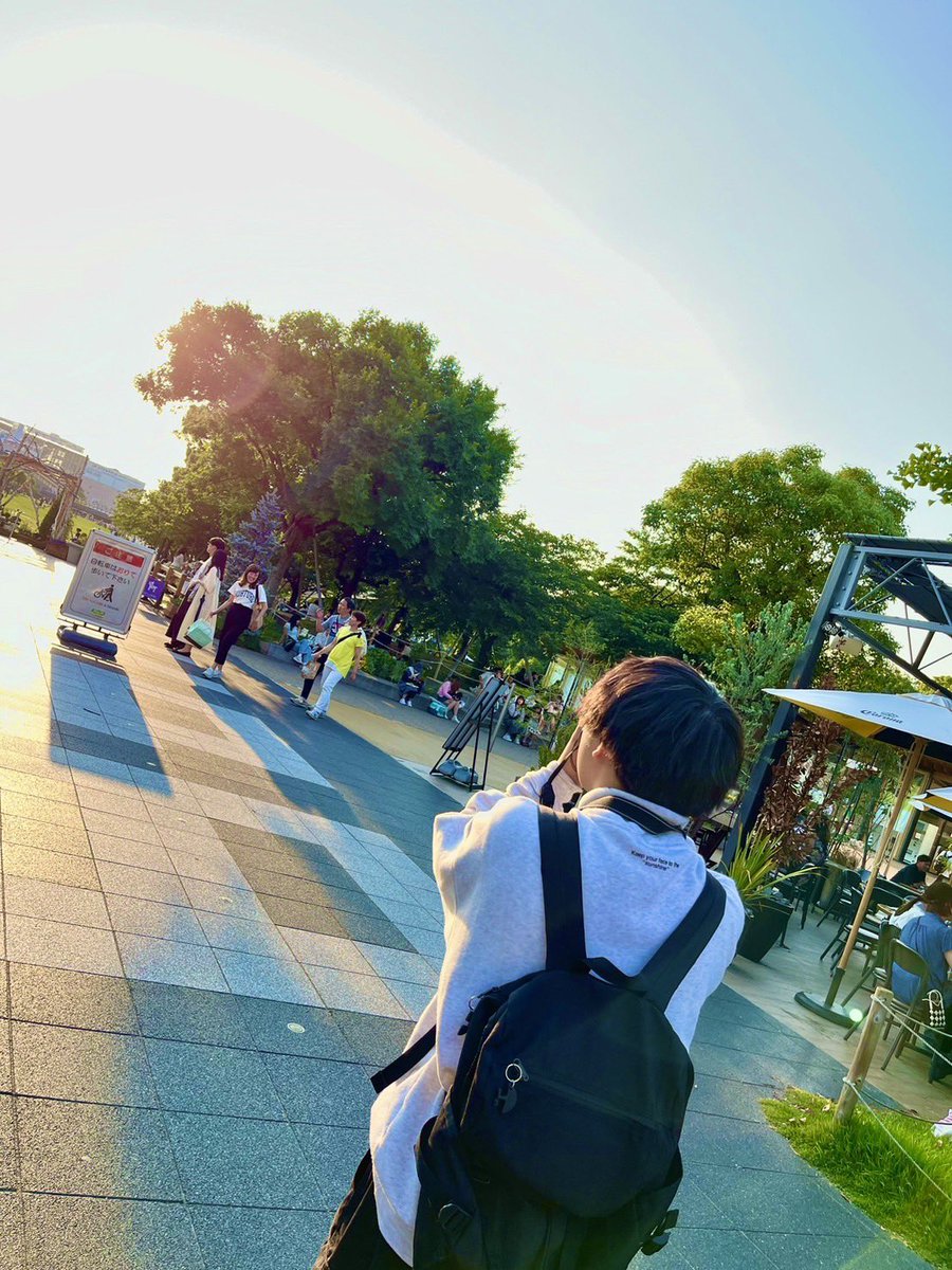 EnXg0's tweet photo. 友人が撮ってくれた俺が写真撮ってる写真笑 https://t.co/qUVAbK3RWh