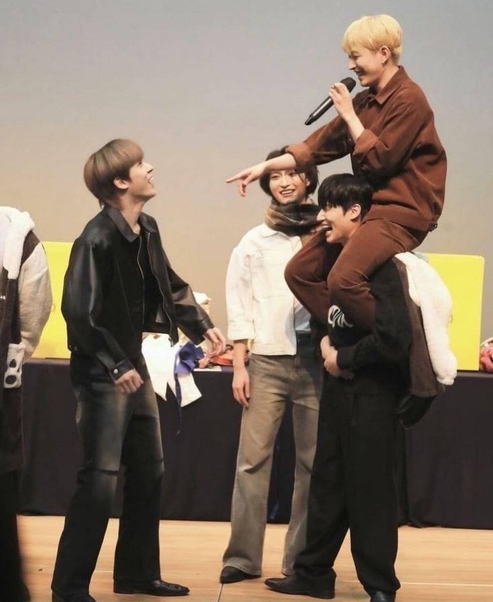 wonkamingi's tweet photo. just two shorties ganging up to finally be taller than yunho https://t.co/j0STmnx52f
