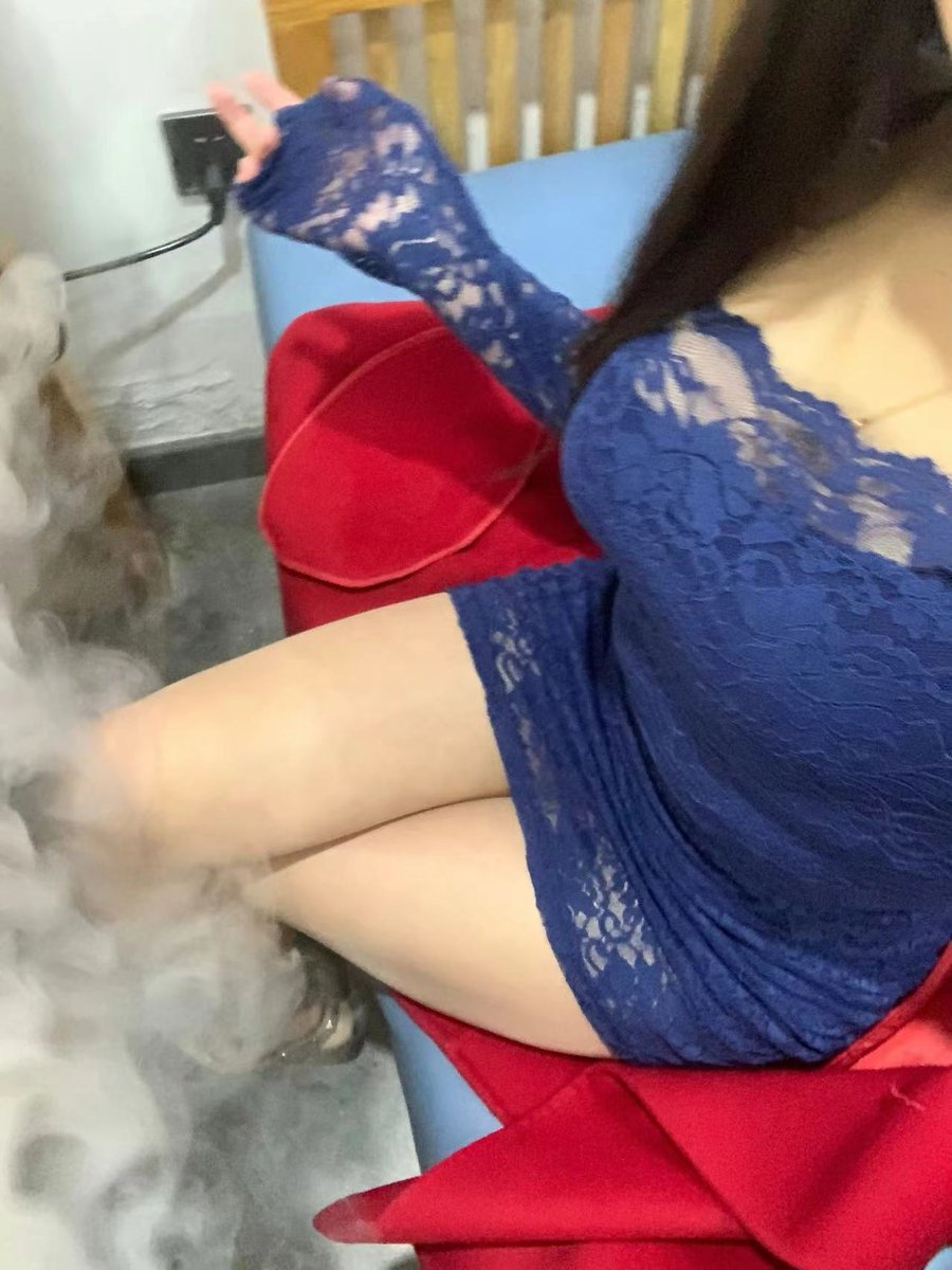 hu1887's tweet photo. 很久沒有乳交了
好懷念被哥哥按著頭口交啊 
聽著哥哥的喘息聲
我就能興奮到波浪胸湧了
哥哥在哪裡？ https://t.co/nFXCEZiN1I
