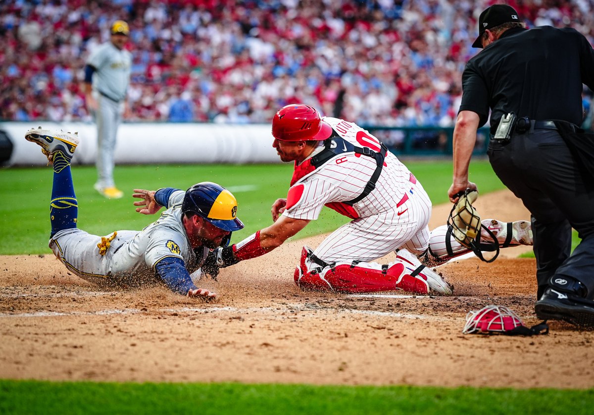 Phillies's tweet photo. Only baseball gives you moments like this 😂 https://t.co/uSWr8aO5Ij
