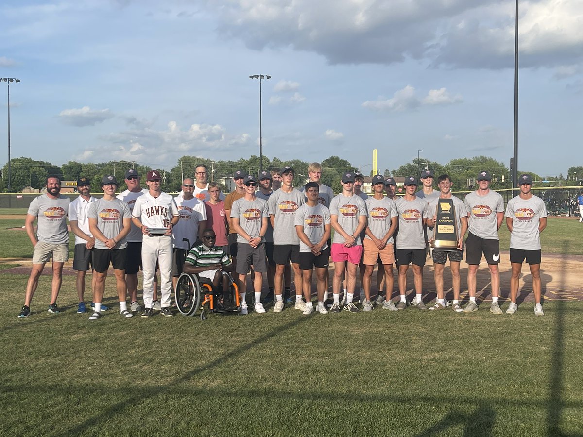 Ankeny_HS's tweet photo. Our State Champion Boys Track &amp; Field Team gets honored this beautiful evening for their Hawksome season! #AHSHawkPride #NextLevelHawks #ChampionshipHawks https://t.co/xwgt1hdGZR