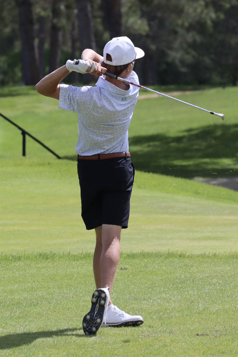 CarrieTobkin's tweet photo. Laker Boys Golf in 1st place at the end of day 1 of section golf. @cooperkanthak @NickLSports @lakerbooster https://t.co/0OITTj4iJR