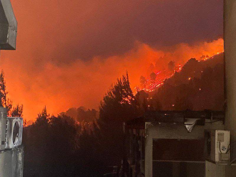 🇱🇧💥🔥🇮🇱Medios israelíes: Actualmente hay 20 incendios en el norte sin poder controlarlos. 
🔴 t.me/DDgeopolitics