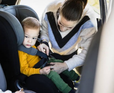 WyomingAuto's tweet photo. Car seats protect kids in crashes, yet collisions are a leading cause of death for kids 1-13. Select the right seat and use it correctly. Visit https://t.co/XvcCvHT2go for steps to choose, install, and know when to switch to a seat belt. #CarSeats #ChildSafety #babylove #rightfit https://t.co/MzKwrDiYiE