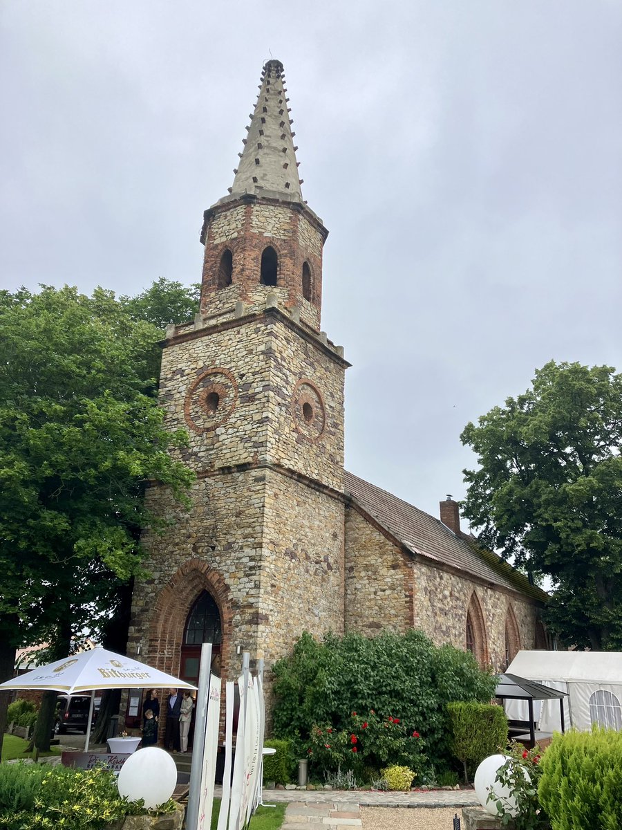 CoraLandshuter's tweet photo. #Sonntag in #Magdeburg #Prester #kirche 💒 https://t.co/uON3e1gdVI