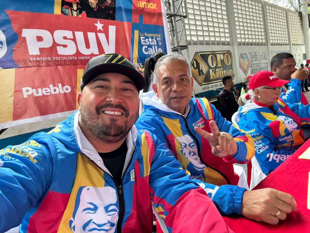 AlonzoYanny's tweet photo. Extraordinario encuentro con nuestra estructura de base del municipio Piar. Que viva el glorioso partido @PartidoPSUV @NicolasMaduro @amarcanopsuv @tatachavista https://t.co/FccvHMk1XD