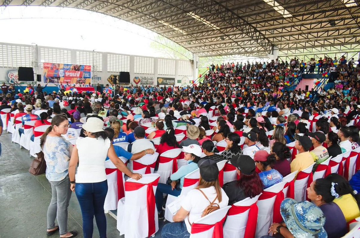 Extraordinario encuentro con nuestra estructura de base del municipio Piar. Que viva el glorioso partido <a href="/PartidoPSUV/">PSUV</a> <a href="/NicolasMaduro/">Nicolás Maduro</a> <a href="/amarcanopsuv/">Ángel Marcano</a> <a href="/tatachavista/">Yulisbeth García</a>