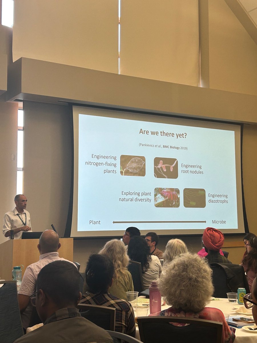 Kicking off the 26th NASNFC meeting in Burlington today, keynote speaker @JeanMichelAne has a message for the nodulation community “experiments in the lab are ok, greenhouse good but move ASAP to the field to test ideas”. The best way to make real world impact. #NASNFC24