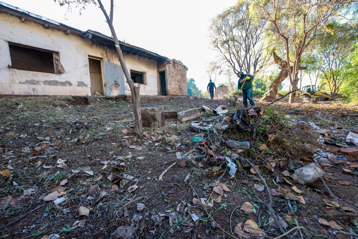 El sábado pasado comenzamos a recuperar el Centro Tradicionalista de nuestro departamento. 
Lamentablemente este edificio se abandonó hace muchos años, pero nuestro objetivo es recuperarlo, porque así también, estamos recuperando nuestra historia y tradición.